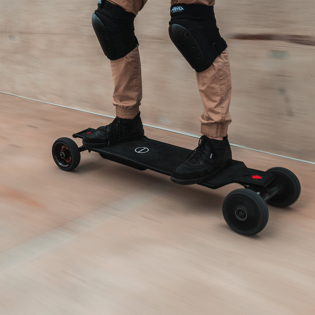 MAXFIND FF Belt Electric Skateboard for Adults, 25 Mile Electric Longboard with Remote, Fast Swap Battery, Black